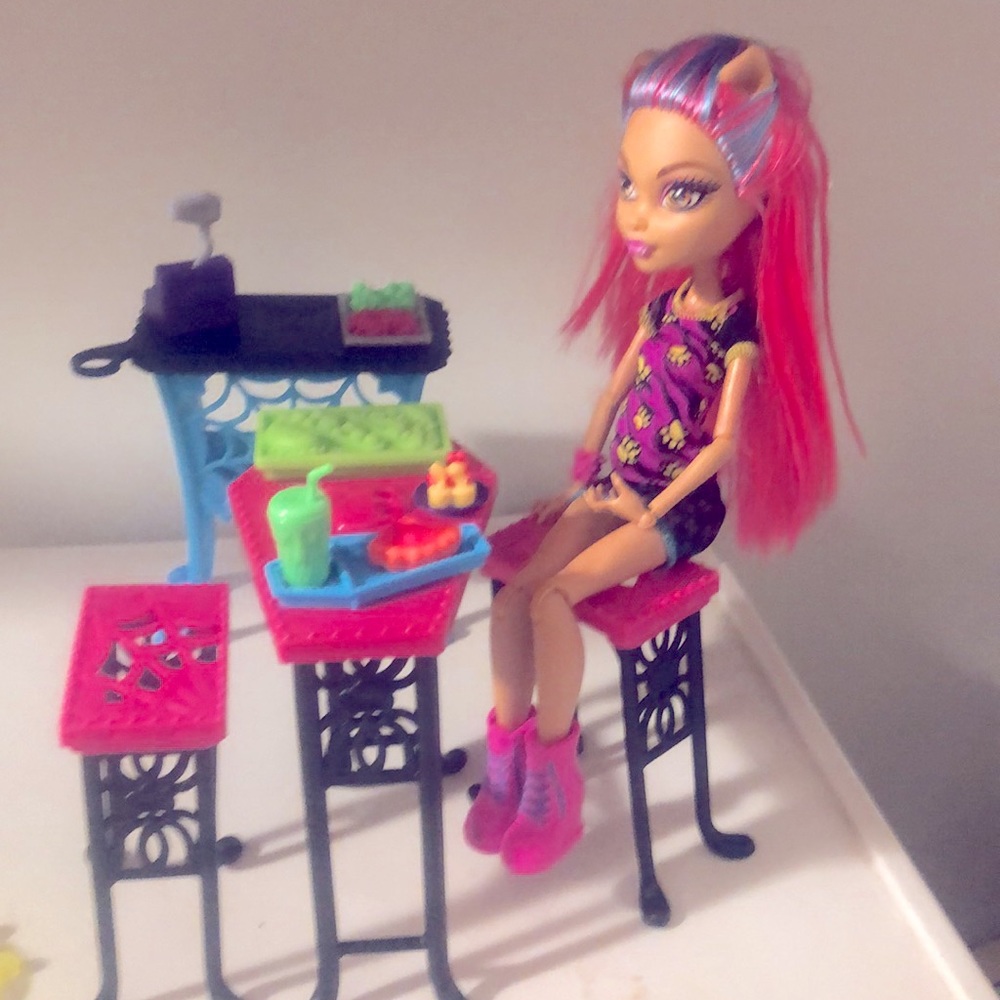Monster high creepateria lot.